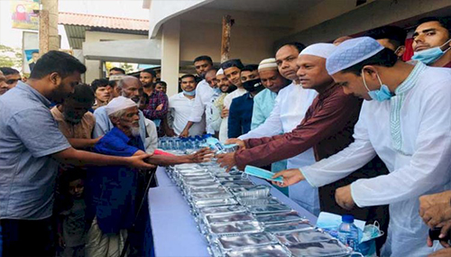 দক্ষিণ সুরমায় সিলেট জেলা যুবলীগের ইফতার বিতরণ
