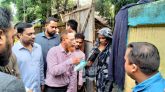 অসহায় মানুষদের পাশে অধ্যাপক জাকির