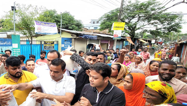 বন্যার্তদের পাশে সিলেট মহানগর যুবলীগ