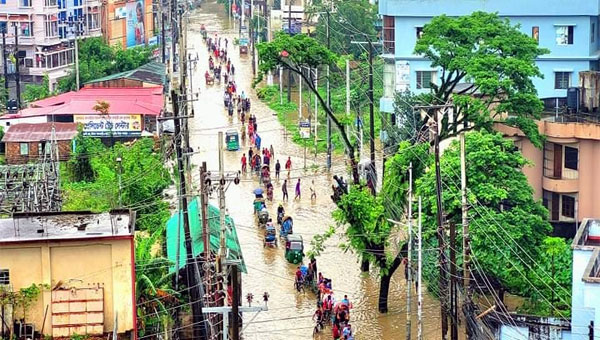 সিলেট নগরের ১৬ আশ্রয়কেন্দ্র সাড়ে ১২শ প্যাকেট শুকনো খাবার বিতরণ