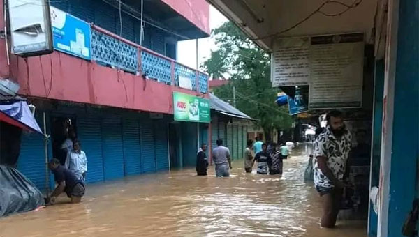 ভারী বর্ষণে গোলাপগঞ্জের ঢাকাদক্ষিণ বাজার প্লাবিত