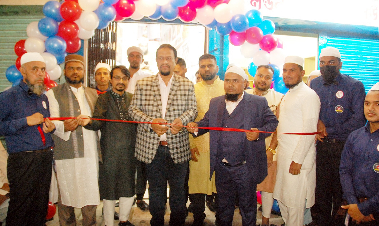 নগরীর সুরমা মার্কেটের ২য় তলায় মক্কা মদিনা রেস্টুরেন্টের উদ্বোধন