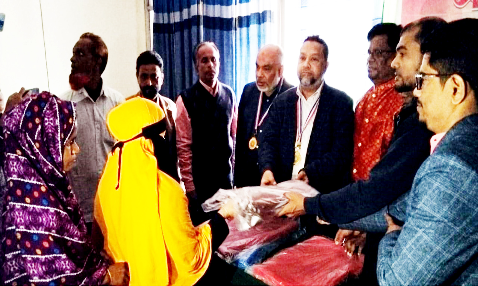 হিউম্যান রাইটস্ ওয়াচ ট্রাষ্ট অব বাংলাদেশ উদ্যোগে শীতবস্ত্র বিতরণ