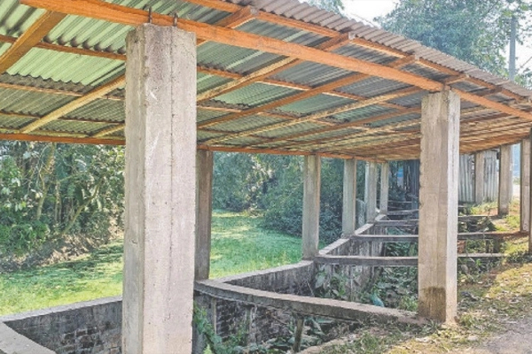 খাল ভরাট করে আ. লীগ নেতার দোকানপাট, বাড়ি