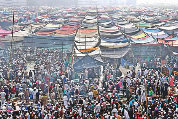 ইজতেমা ময়দানে ভাসছে দুর্গন্ধ