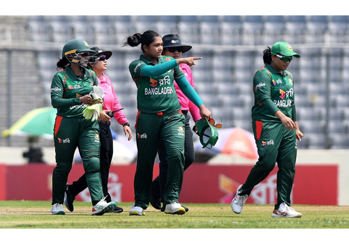 ধবলধোলাই এড়াতে বাংলাদেশের চাই ১৫৬ রান