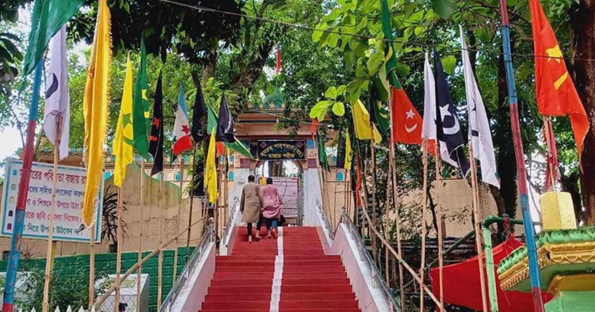 মব তৈরির ‘ভয়ে’ শাহপরান মাজারে শিরনি বিতরণ বন্ধ!