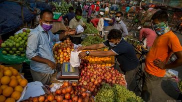 লাগামহীন দামে ভোক্তার হাঁসফাঁস