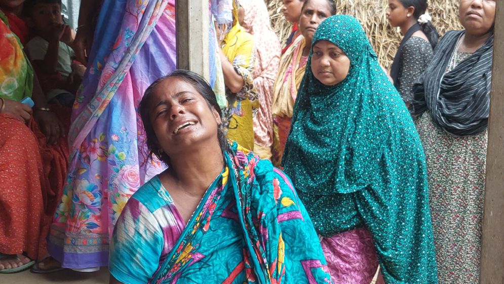 ছেলের বটির আ ঘা তে  প্রাণ গেল মায়ের