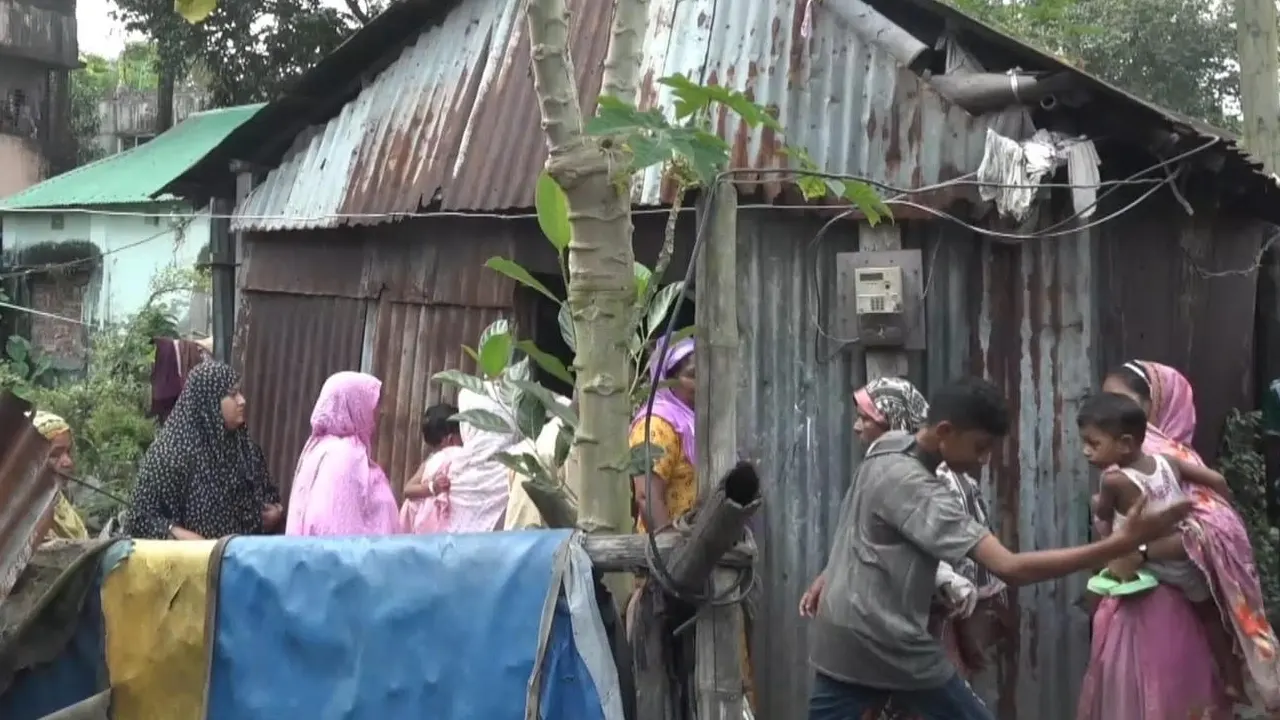 স্বামীর দেওয়া আগুনে স্ত্রী-সন্তান দগ্ধ