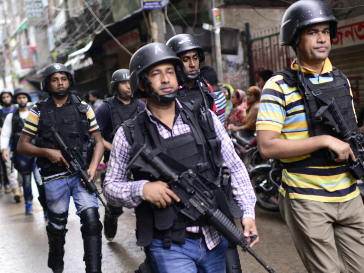ঈদকে সামনে রেখে সারাদেশে পুলিশের কড়া নজরদারি